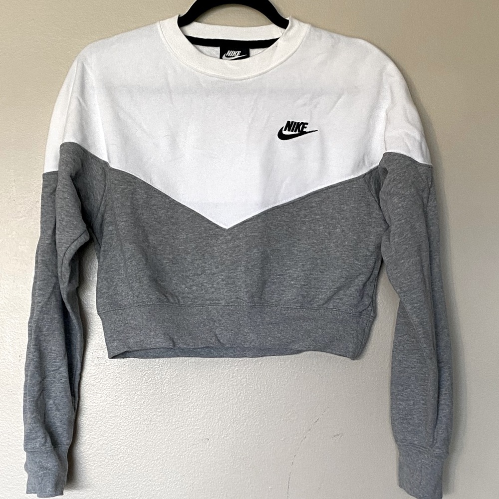 Nike White and Gray Chevron Cropped Sweatshirt